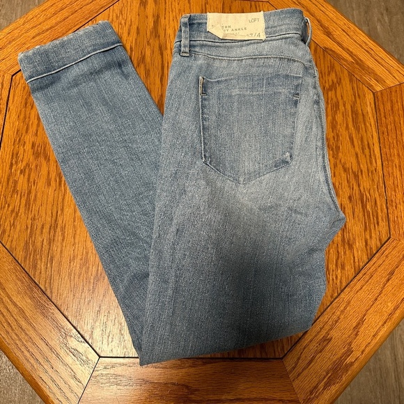 **LOFT* Light Wash Cuffed Mioden Skinny Ankle Jeans Size 4 - Picture 1 of 8